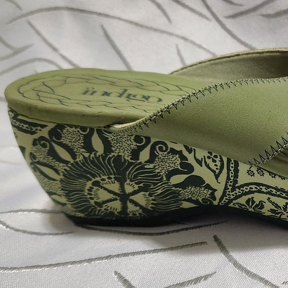 Indigos by Clarks Groovy Green Wedge Sandals, Size 7 - Picture 4 of 5